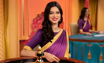 Hình ảnh một trận đấu đá gà Thomo kịch tính tại trường gà Thomo, thể hiện sự sôi động và gay cấn.